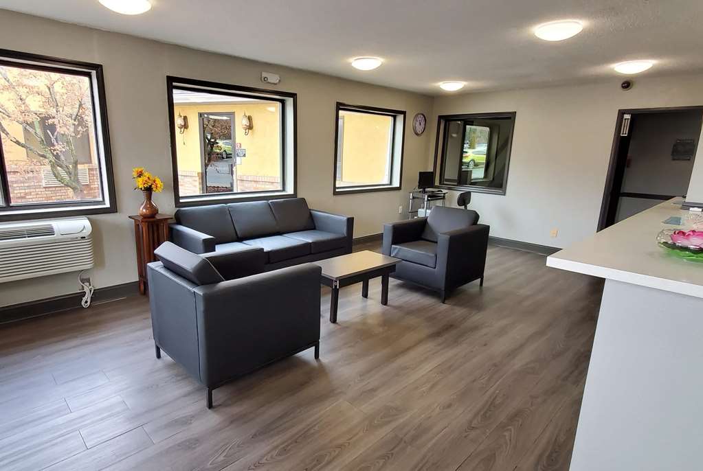 Super 8 by Wyndham Paris - photo 3