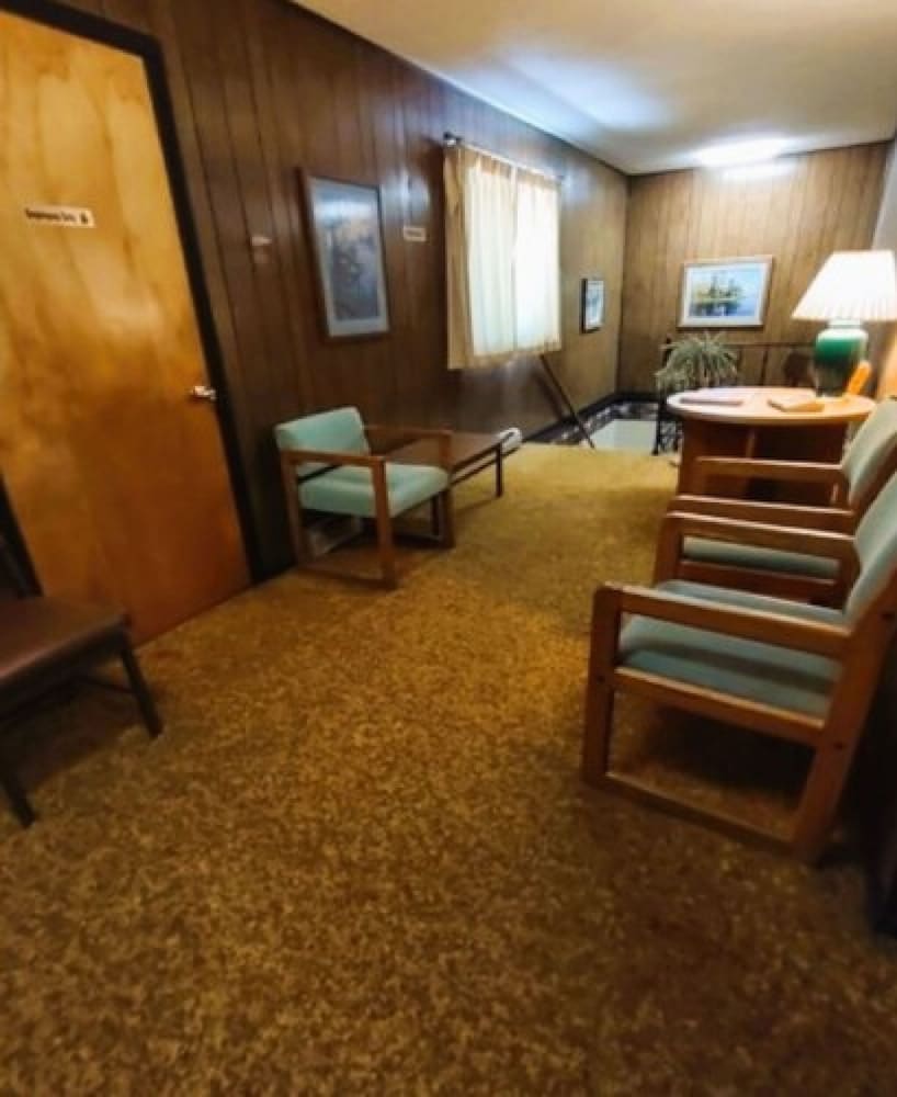 Love Hotels Voyageur by OYO at International Falls MN - photo 6