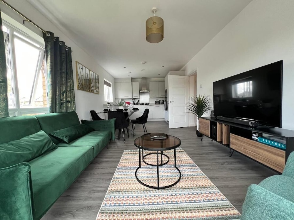 Modern 2 bedroom apartment — 4-Star Luxury Hotel in Sittingbourne, United Kingdom