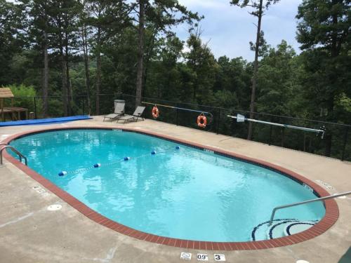 Wild Plum Cabin No. 2 — 4-Star Luxury Hotel in Eureka Springs, United States