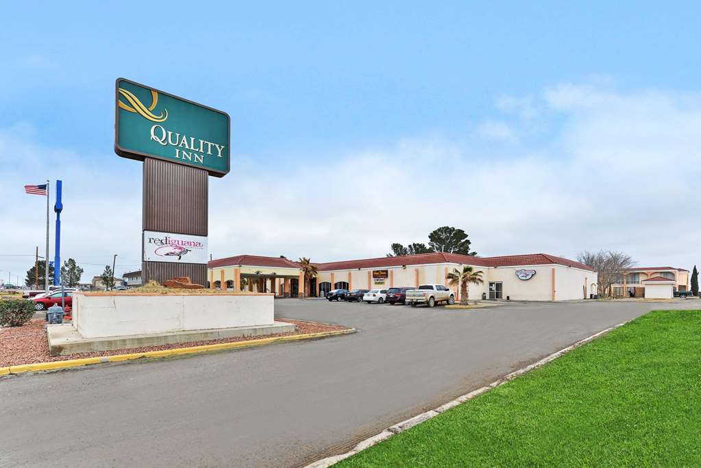 Suburban Studios Pecos - carbon neutral hotel in Pecos