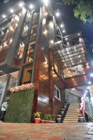 Hotel Rk Grand in Biswan, India