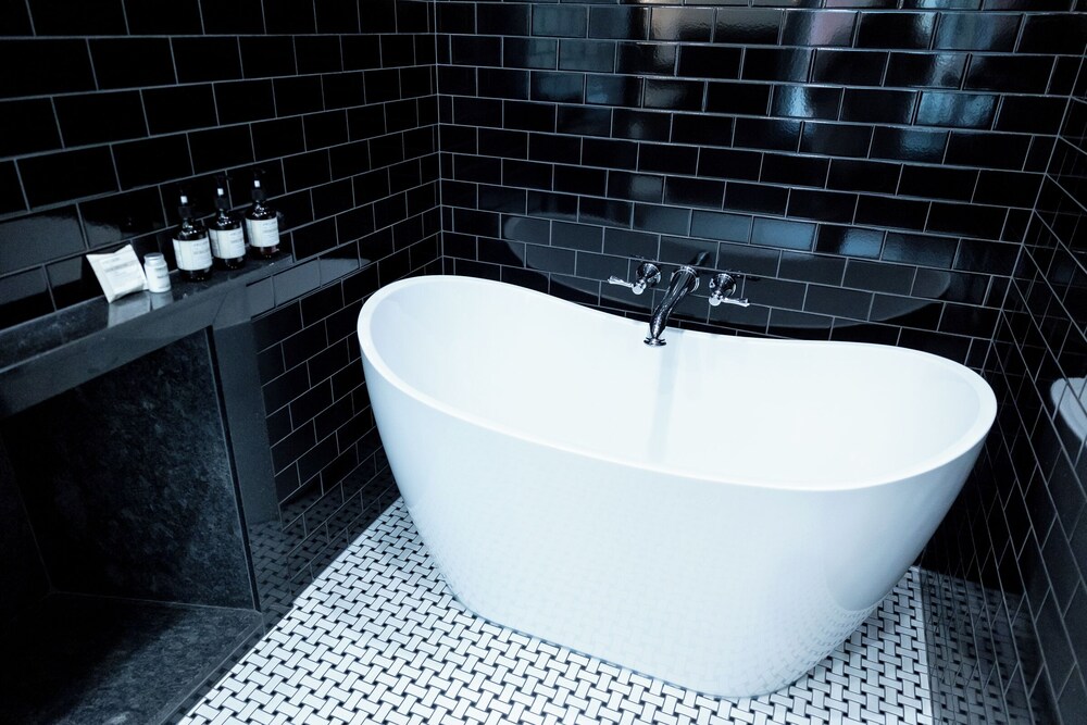 The Gas Lamp Hotel 3BR Suite Edison - photo 17