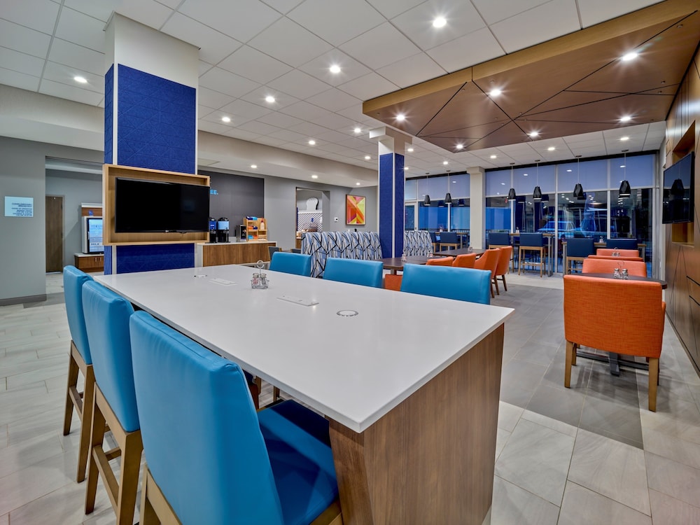 Holiday Inn Express Huntsville Space Center an IHG Hotel - photo 2