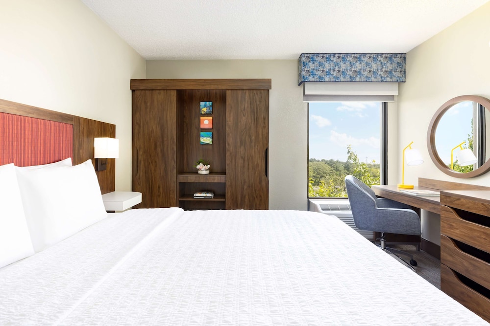 Hampton Inn Long Island Islandia - photo 14