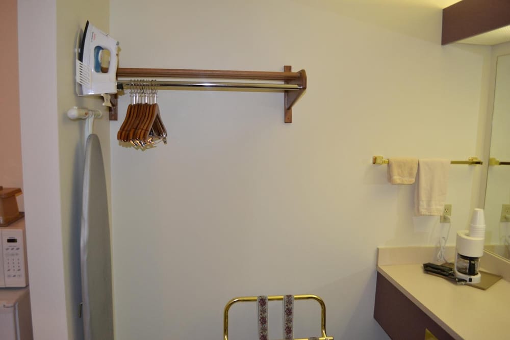Countryside Suites - photo 23