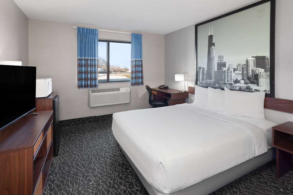 Super 8 by Wyndham Romeoville Bolingbrook - photo 18