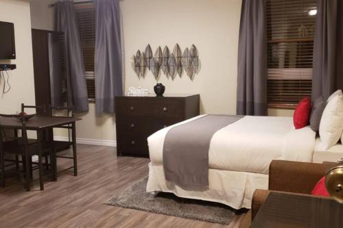 Business Traveler's Cozy Studio #21 by Amazing Property Rentals — 4-Star Luxury Hotel in Gatineau, Canada