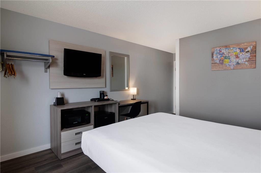 Econo Lodge Scottsbluff NE - photo 15