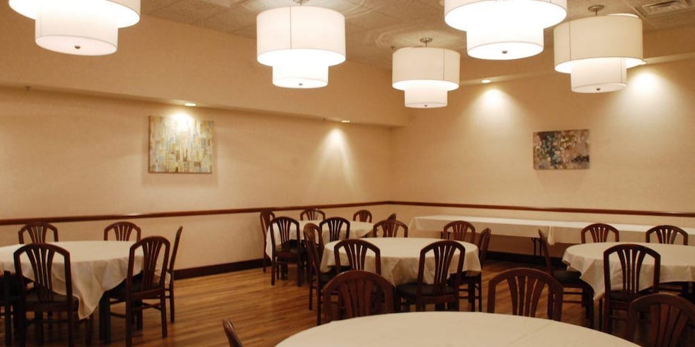 The Plaza Hotel & Suites Winona - photo 36