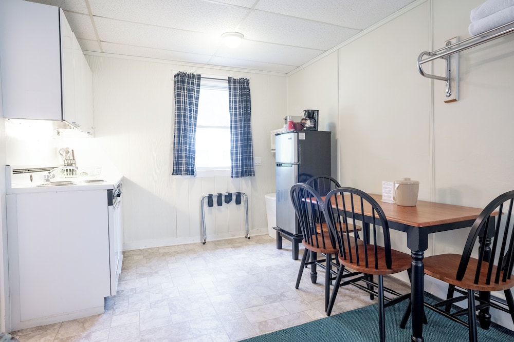 Acadia Pines Motel - photo 21