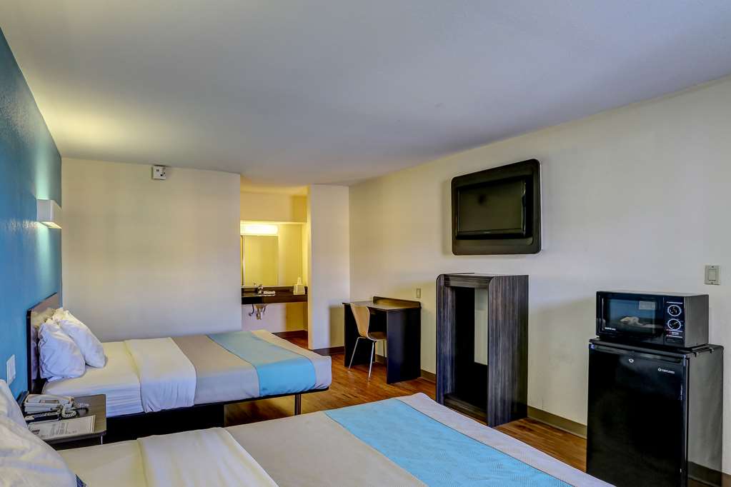 Motel 6 Dickson TN - photo 22