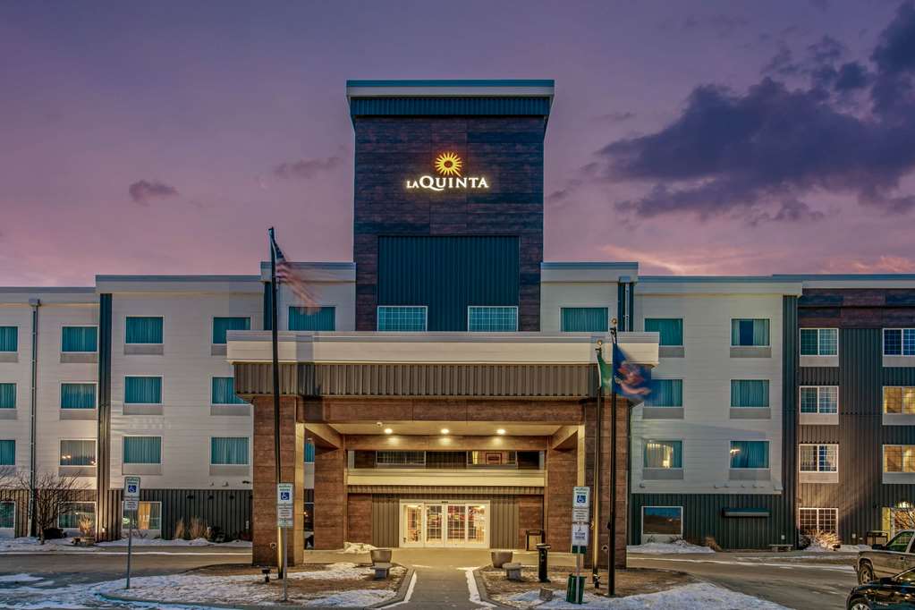 La Quinta Inn & Suites by Wyndham Bismarck - photo 4