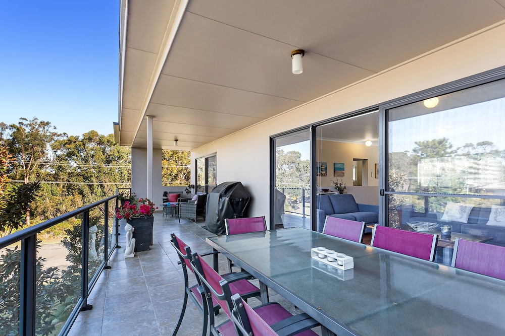 Lentara Breeze prestige holiday living — 4-Star Luxury Hotel in Fingal Bay, Australia