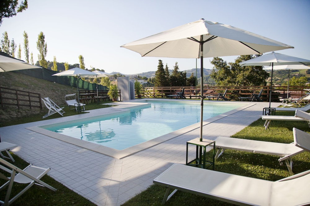 Country House Angelo Blù — 4-Star Luxury Hotel in Urbania, Italy