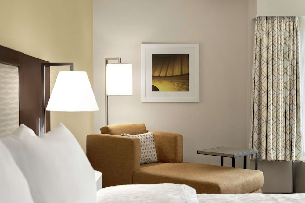 Hampton Inn Houston Hobby Airport - photo 10