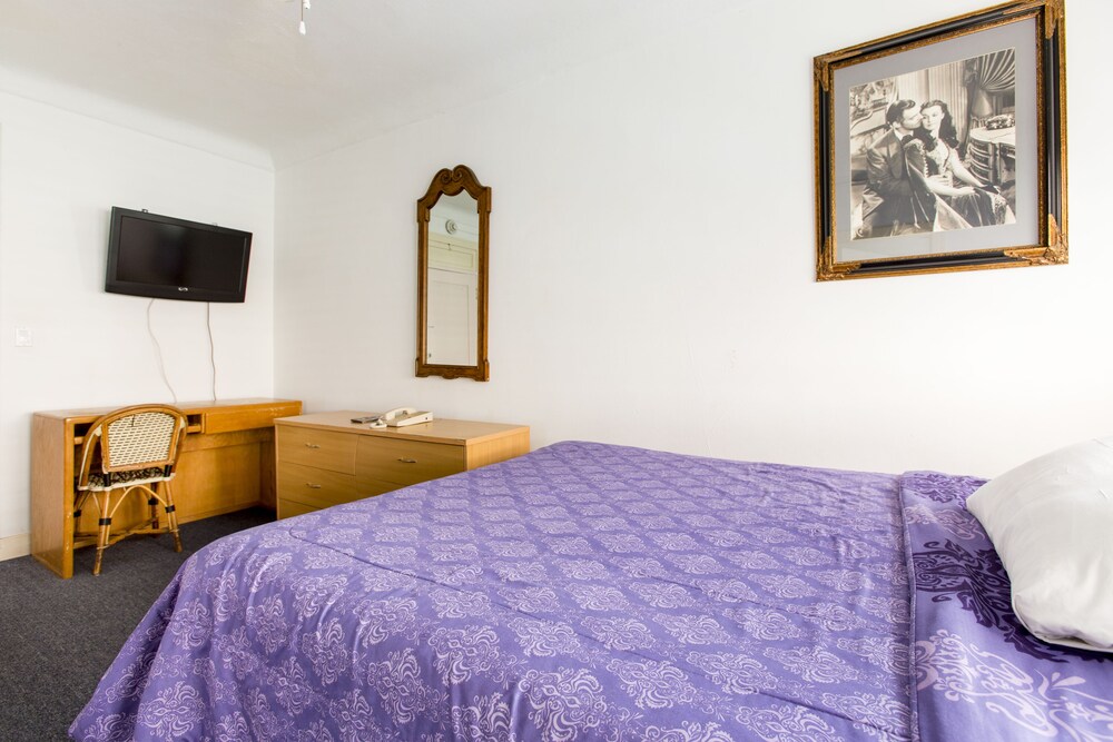 Hotel Del Flores - photo 17