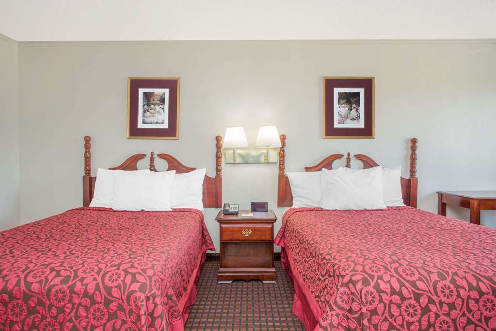 Red dot inn Milledgeville - photo 11