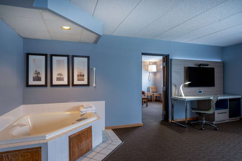AmericInn by Wyndham Eau Claire - photo 36