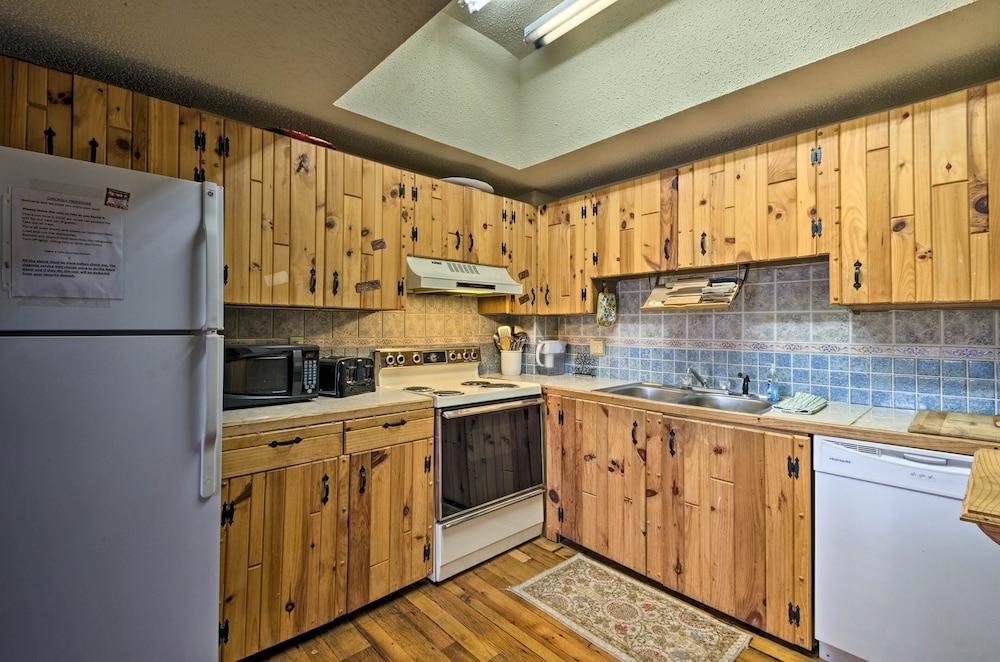 Sugar Mountain Resort Condo w Pool Table & Views - photo 10