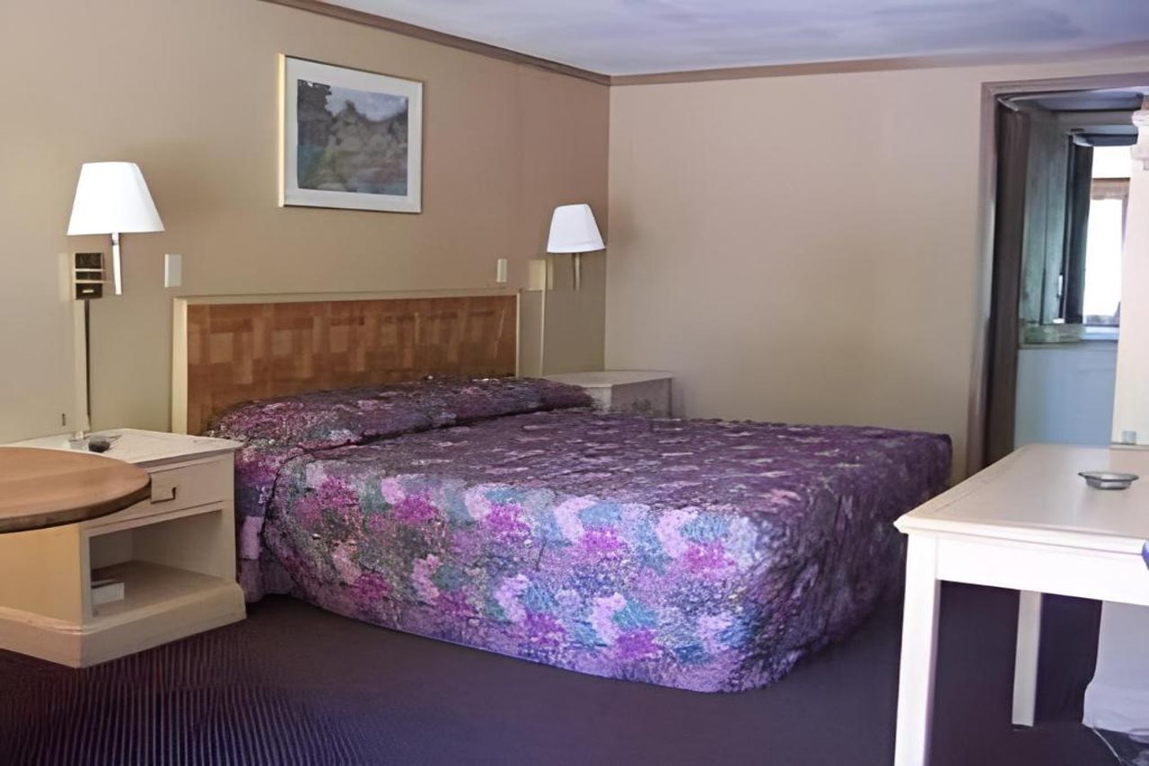 Knights Inn Rossford - photo 7