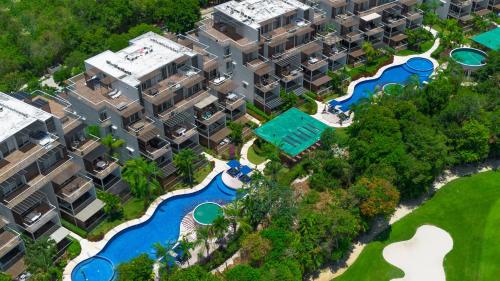Condominium in Akumal — 4-Star Luxury Hotel in Akumal, Mexico