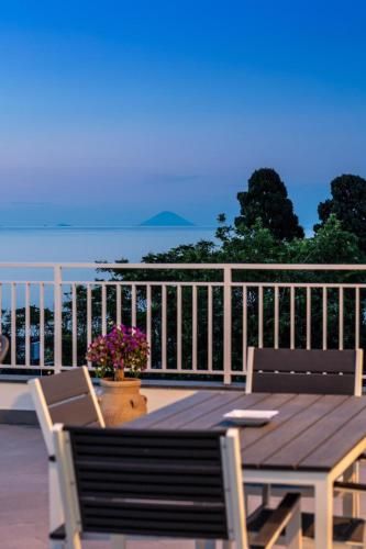 U Preiu Casa Petra — 4-Star Luxury Hotel in Patti, Italy