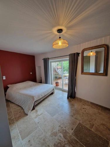 Logement Prive Avec Terrasse - last minute hotel in Chanonat