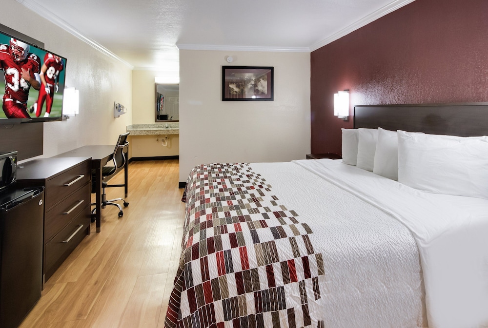 Red Roof Inn & Suites Commerce Athens - photo 10