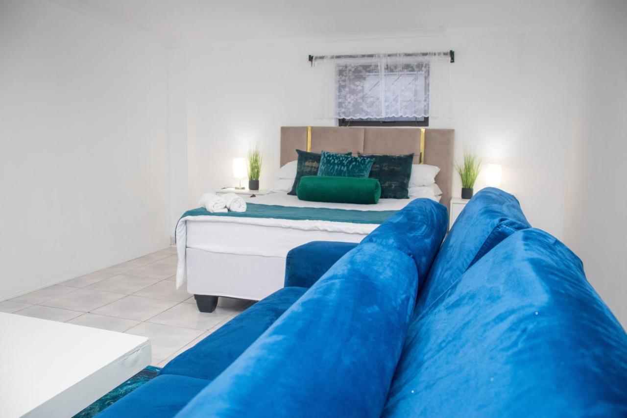 Optimum Stay Self Catering Accommodation Deluxe Room