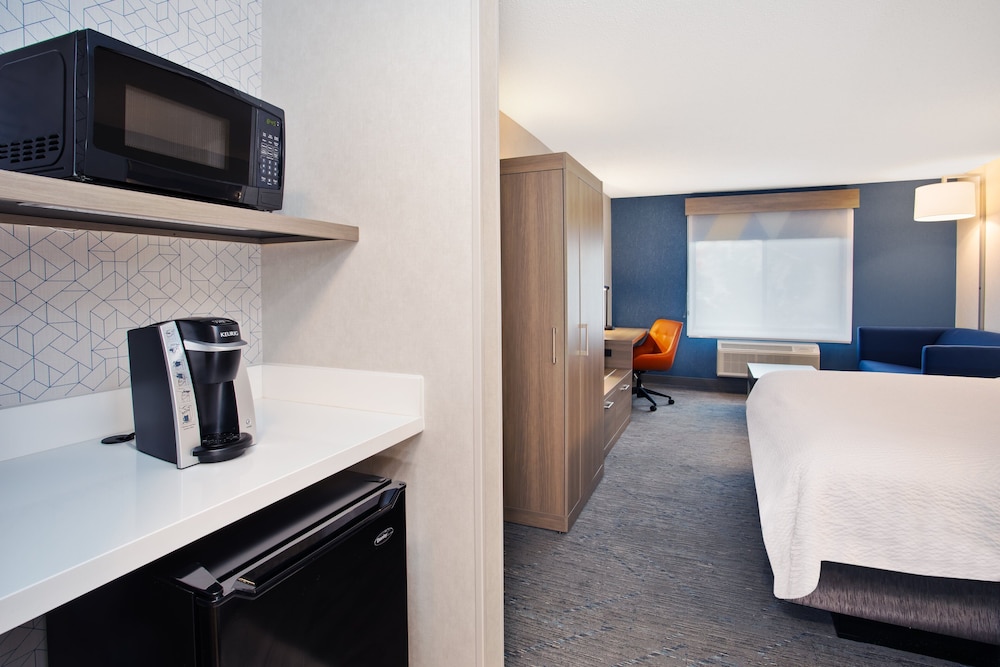 Holiday Inn Express Hotel & Suites Belleville by IHG - photo 20