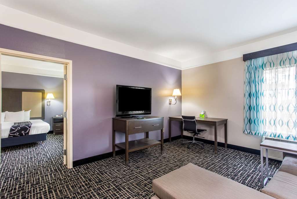 La Quinta Inn & Suites by Wyndham Fultondale Birmingham N - photo 22