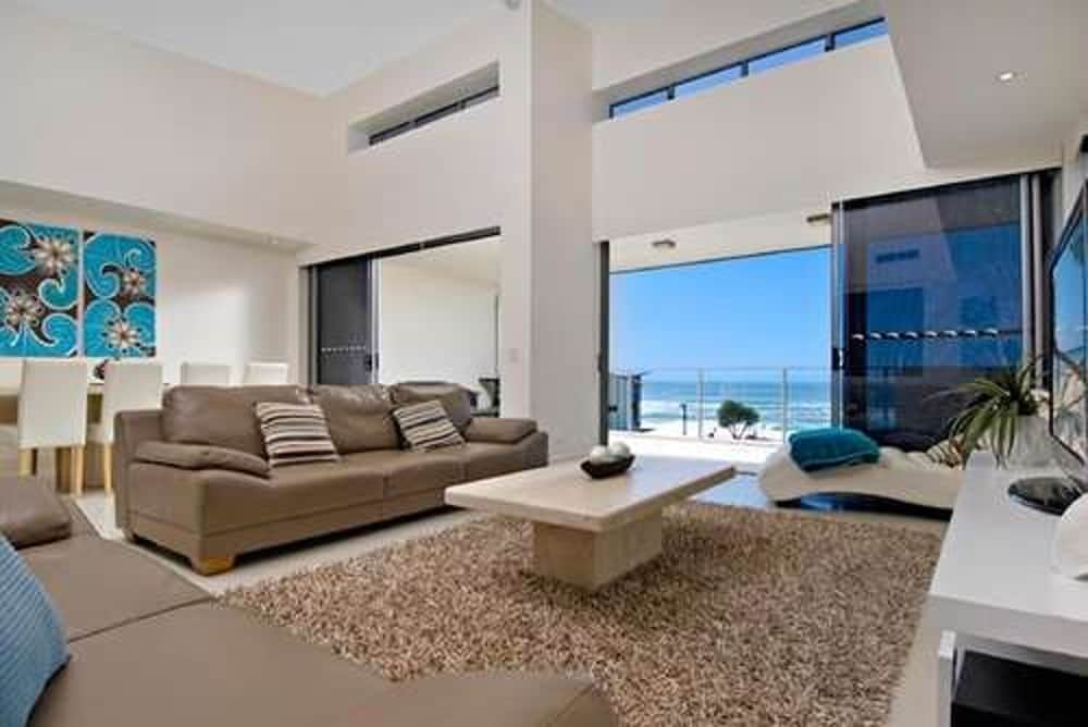 Beaches on Maroochy 1 Beach Parade — 4-Star Luxury Hotel in Maroochydore, Australia