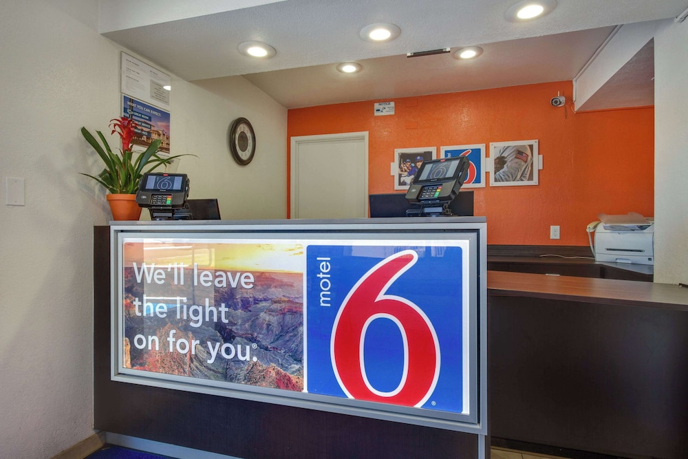 Motel 6 Tempe AZ Broadway ASU - photo 2