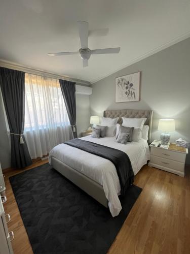 Lg Qs Rm Private Luxury Bathrm Strictly NON SMOKERS and Genuine Travellers ONLY over 25 — 4-Star Luxury Hotel in Warnbro, Australia