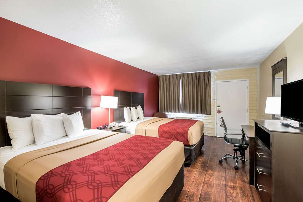 Econo Lodge I 40 exit 286 Holbrook - photo 22
