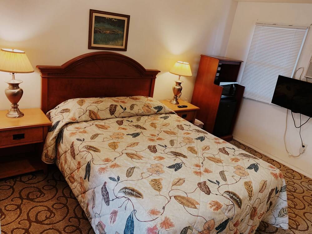 Lakeside Motel - photo 9