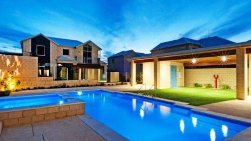 Villa Serenity On The Terrace — 4-Star Luxury Hotel in Mandurah, Australia