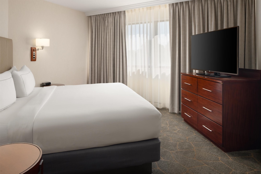 DoubleTree by Hilton Fairfield Hotel & Suites - photo 26