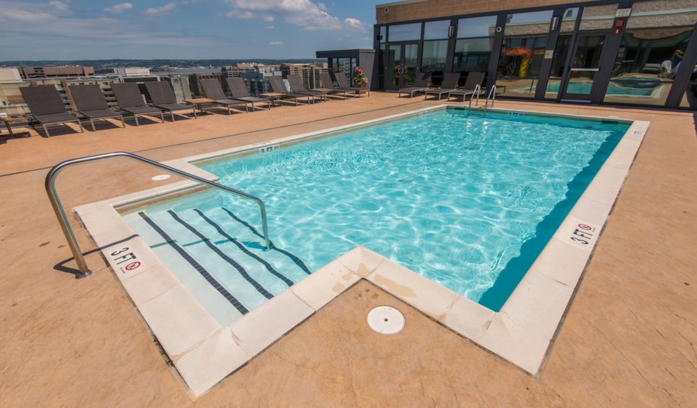 Bluebird Suites in Pentagon City — 4-Star Luxury Hotel in Arlington, United States