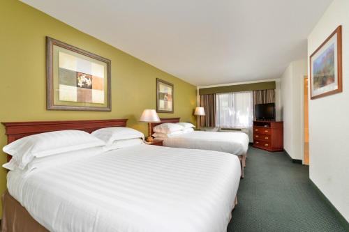 Hawthorn Suites by Wyndham Sacramento - photo 22
