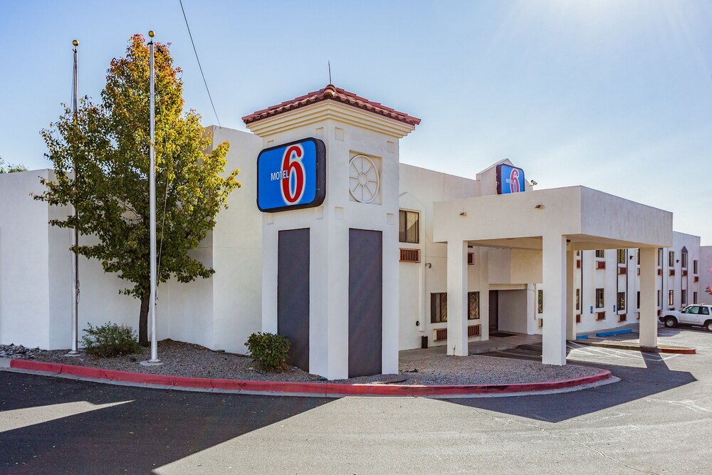 Motel 6 Santa Fe Central - photo 27