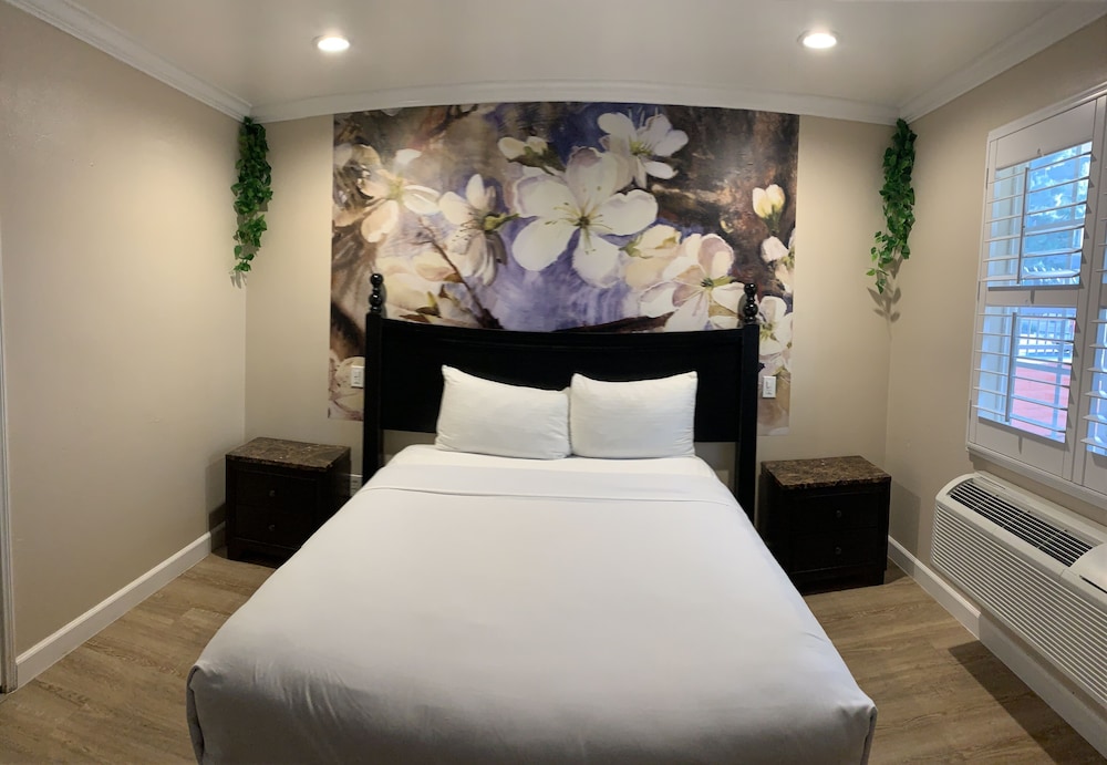 Escondido Inn - photo 17