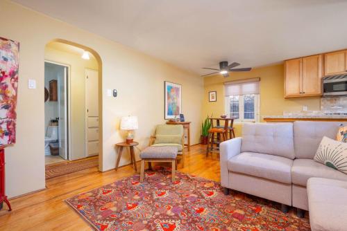 Casita Gomez Courtyard Quiet Railyard 1BR in Santa Fe, United States