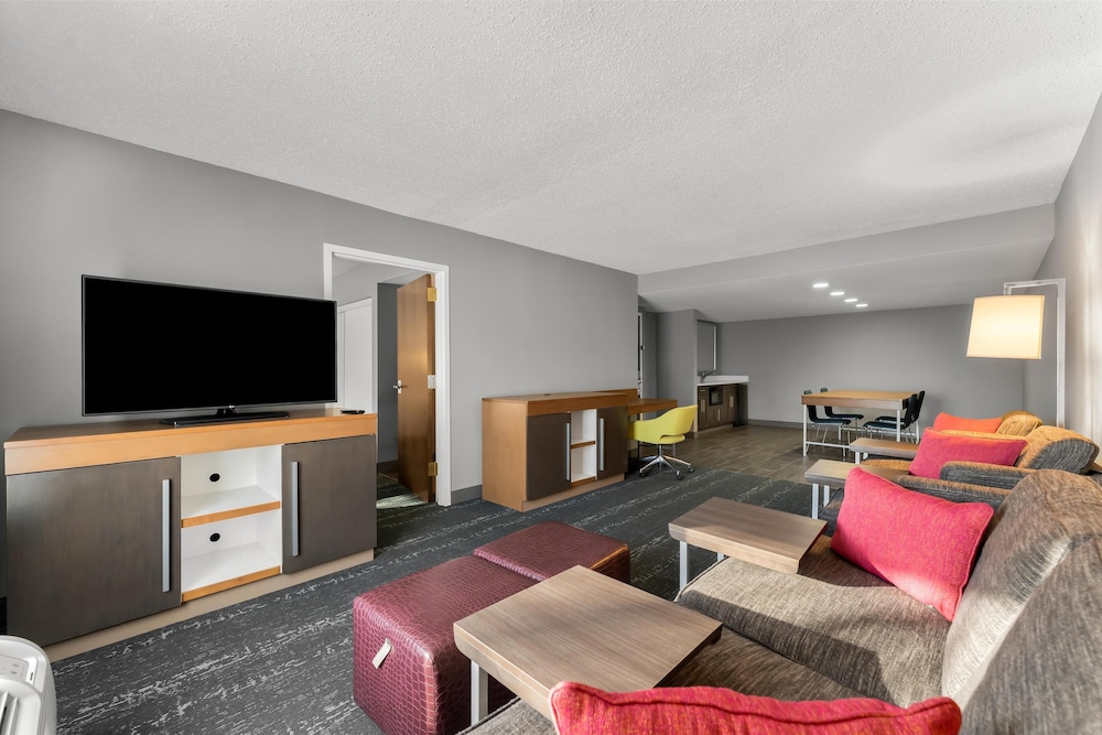 Hampton Inn & Suites Newtown - photo 80