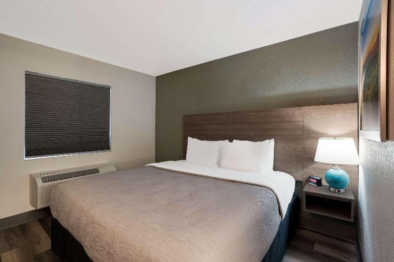 Quality Inn Elk Grove Sacramento - photo 36