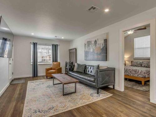 Luxury Modern 3BR Private Primary Suite — 4-Star Luxury Hotel in Oklahoma City, United States