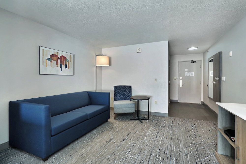 Holiday Inn Express & Suites New Berlin by IHG - photo 4