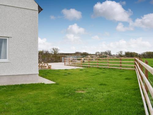 Rhosydd Cottage — 4-Star Luxury Hotel in Llanerchymedd, United Kingdom
