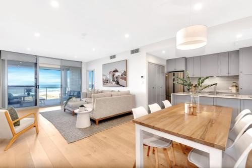 'Moana Wave' A Marvellous Beachfront Residence — 4-Star Luxury Hotel in Adelaide, Australia